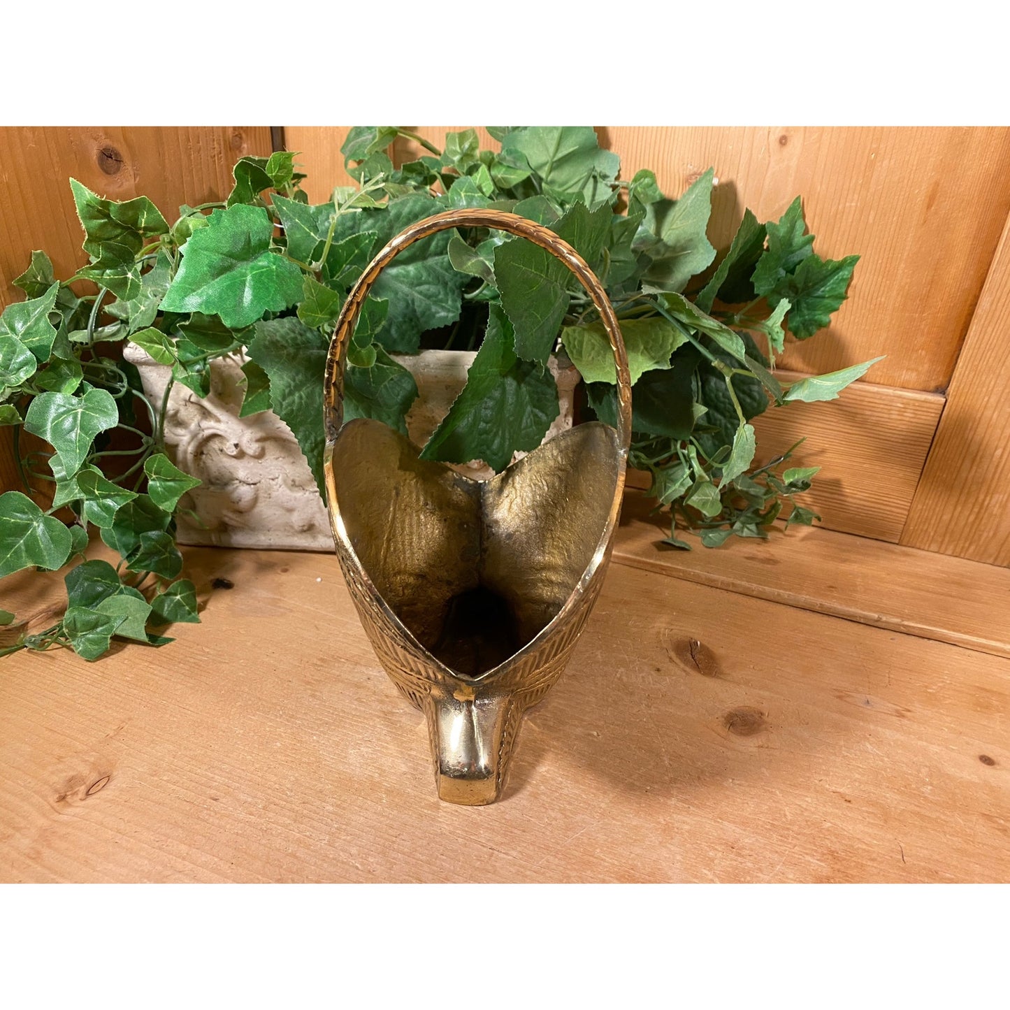 Vintage Solid Brass Seashell Shaped Basket with Handle | Cottagecore Table Decor | Coastal Shelf Decor | Brass Shell Planter | Beachy Decor