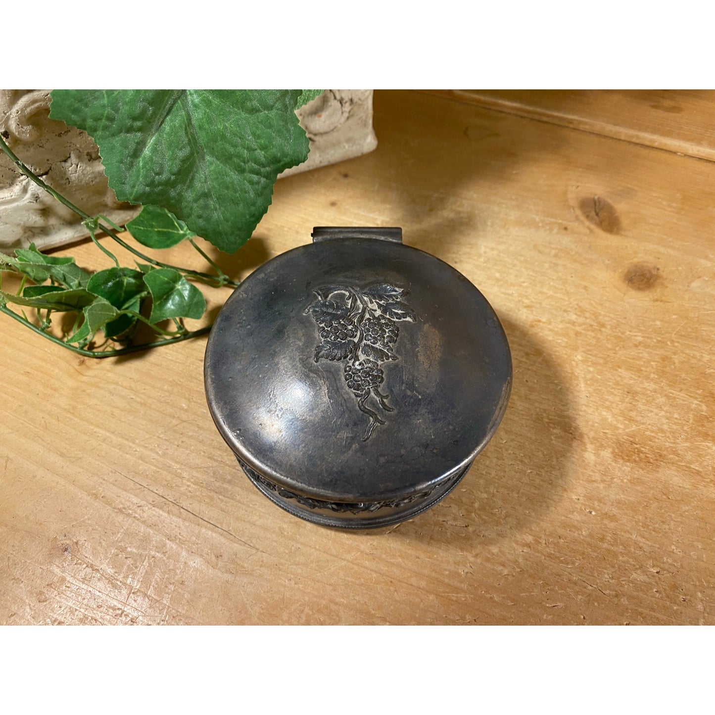 Vintage Edwardian Silver Plated Trinket Box with Embossed Grapes | E.G. Webster & Son | Aug 25, 1908 | Hinged Round Jewelry Box | Victorian
