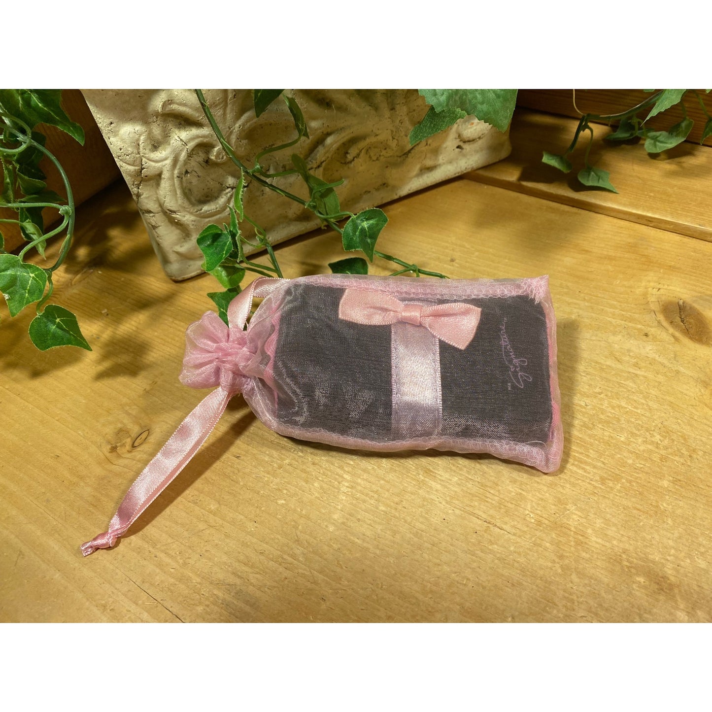 Vintage Mary Kay Signature 5-Piece Mini Makeup Brush Set and Mirror | Unused Condition | Purse/Travel Size Black + Pink Makeup Brush Kit