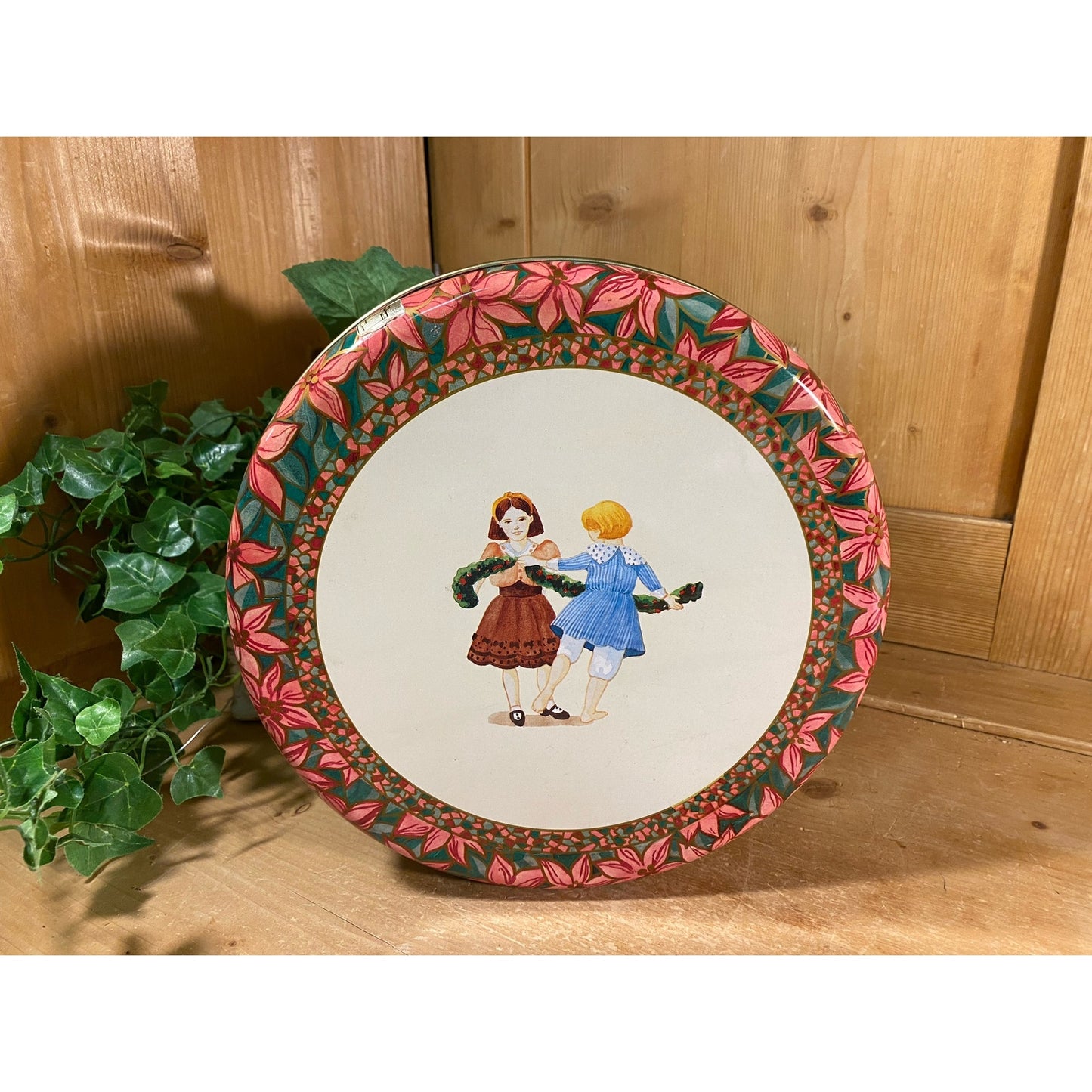 Vintage Tin: Panettone Farcito con Crema Al Cioccolato | 1993 | Round Christmas Tin | Vintage Advertising | Farmhouse | Girls with Garland