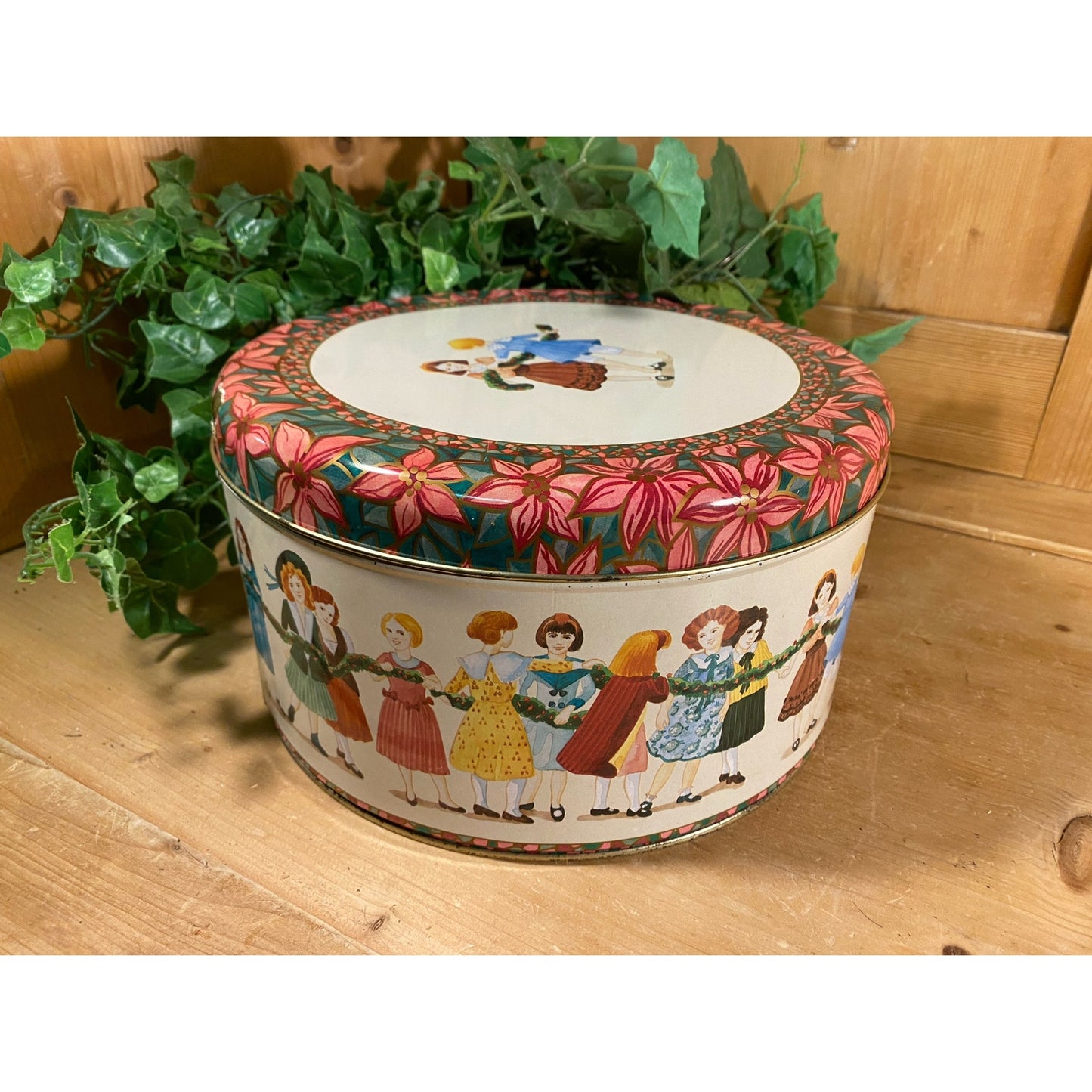Vintage Tin: Panettone Farcito con Crema Al Cioccolato | 1993 | Round Christmas Tin | Vintage Advertising | Farmhouse | Girls with Garland