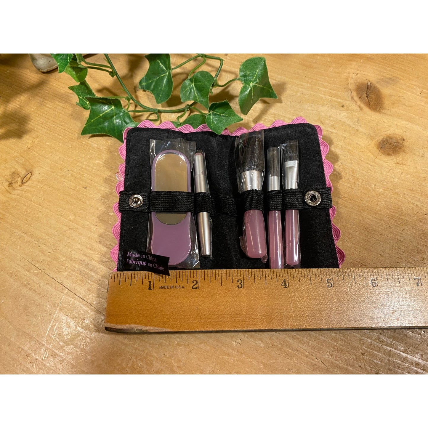 Vintage Mary Kay Signature 5-Piece Mini Makeup Brush Set and Mirror | Unused Condition | Purse/Travel Size Black + Pink Makeup Brush Kit