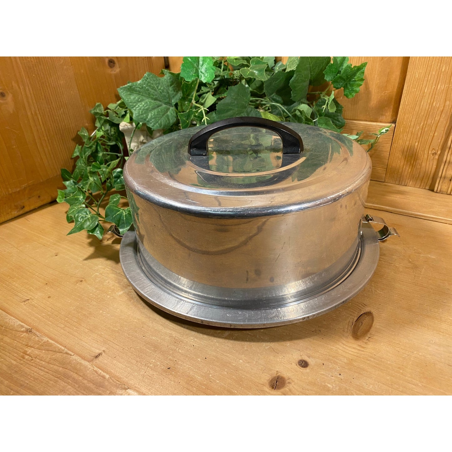 Vintage Aluminum Cake Keeper | Metal Cake Plate with Cover | Round Aluminum Cake Carrier | Midcentury Modern Kitchen Decor | Cottagecore