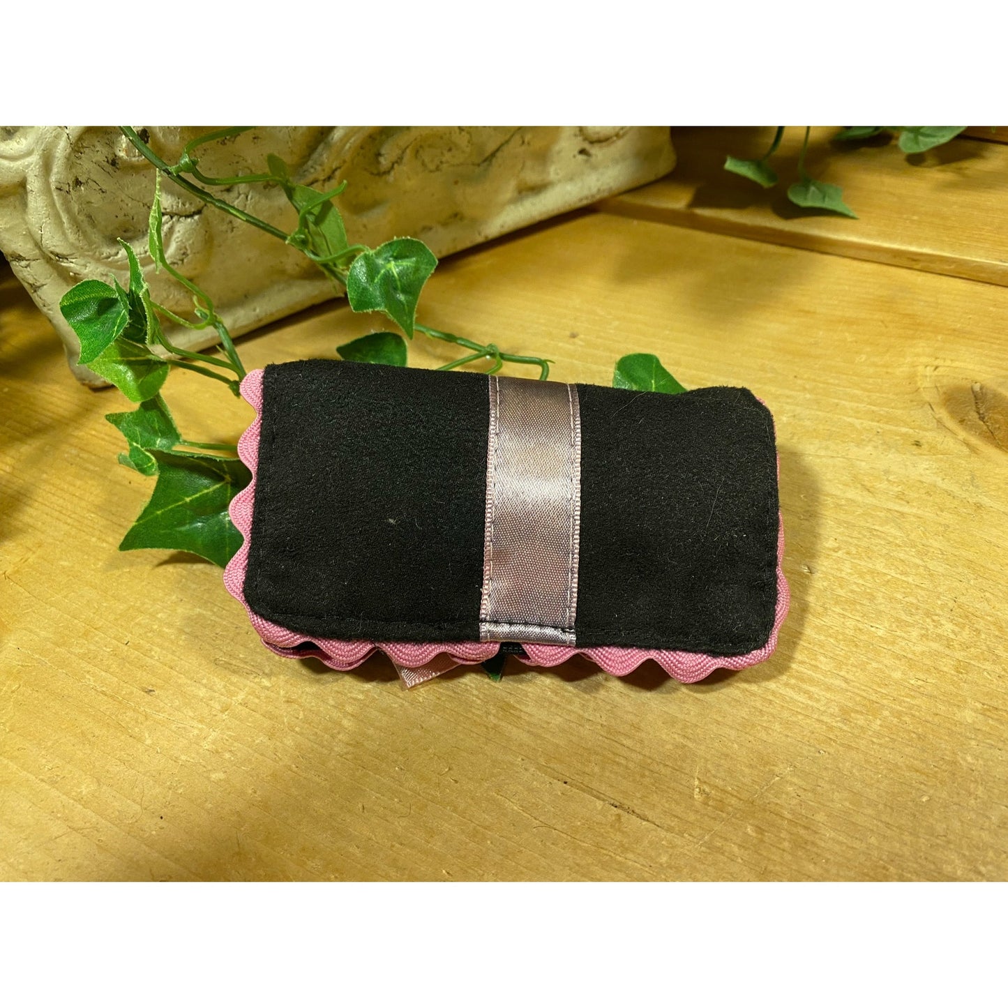 Vintage Mary Kay Signature 5-Piece Mini Makeup Brush Set and Mirror | Unused Condition | Purse/Travel Size Black + Pink Makeup Brush Kit