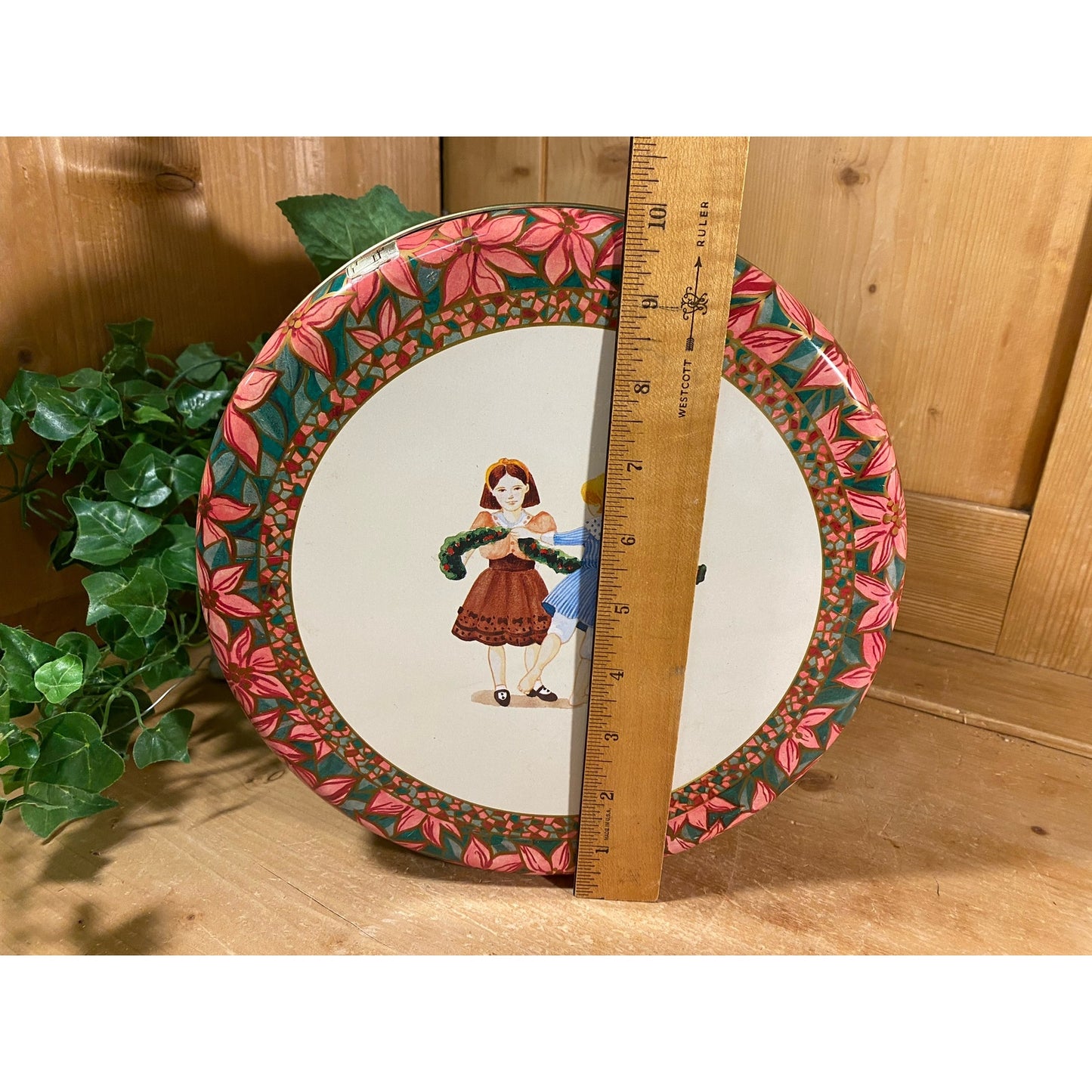 Vintage Tin: Panettone Farcito con Crema Al Cioccolato | 1993 | Round Christmas Tin | Vintage Advertising | Farmhouse | Girls with Garland