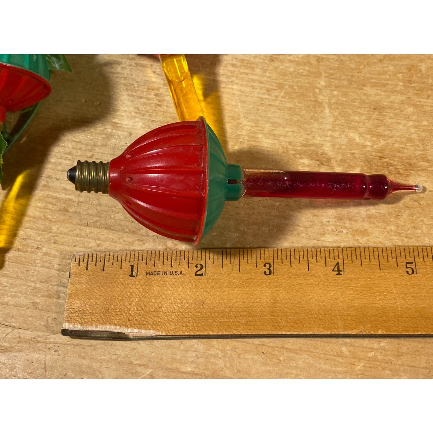 Vintage Christmas Tree Bubble Light Replacements (with liquid) - Set of 4 | Yellow and Red | Replacements for Vintage Bubble Lights Sting