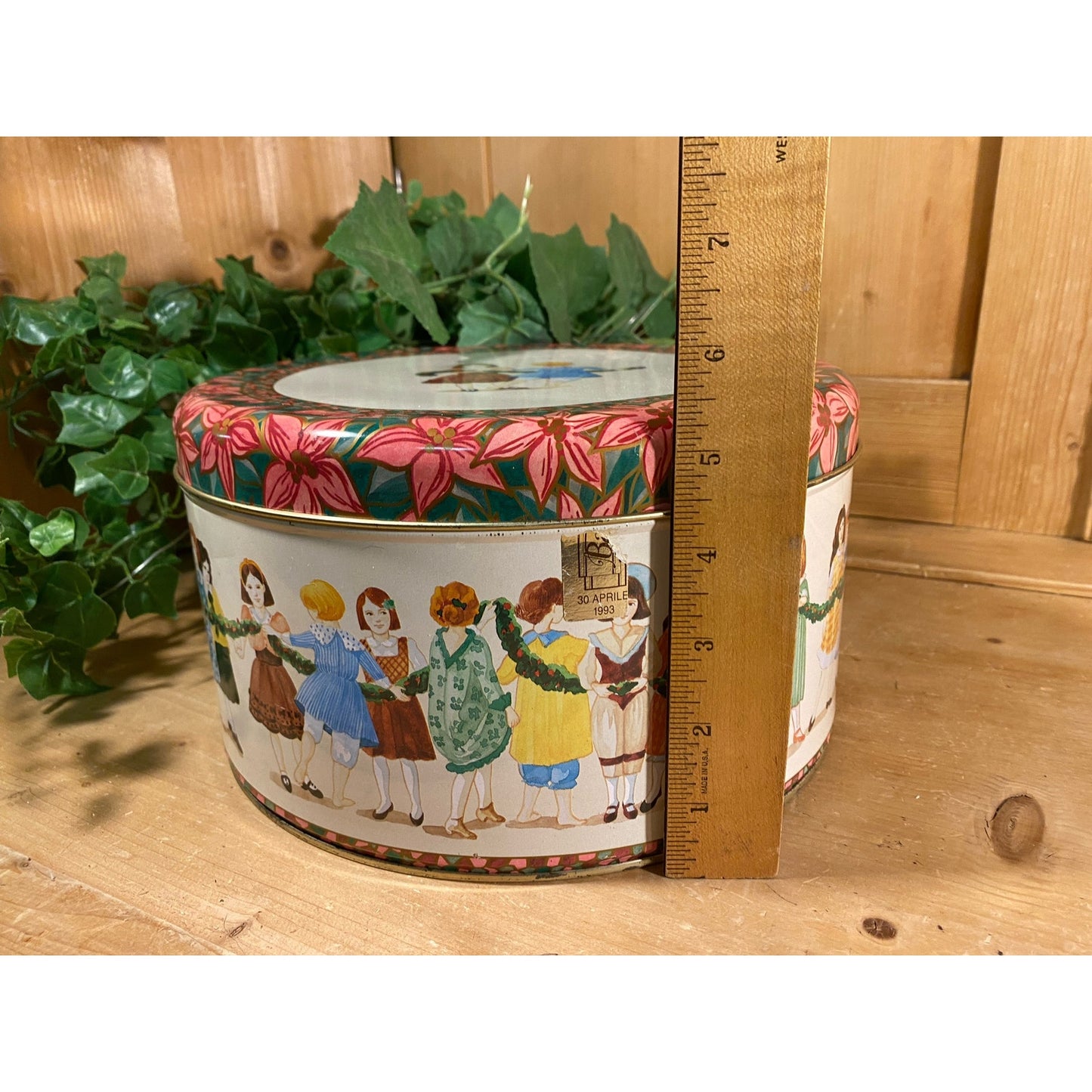 Vintage Tin: Panettone Farcito con Crema Al Cioccolato | 1993 | Round Christmas Tin | Vintage Advertising | Farmhouse | Girls with Garland