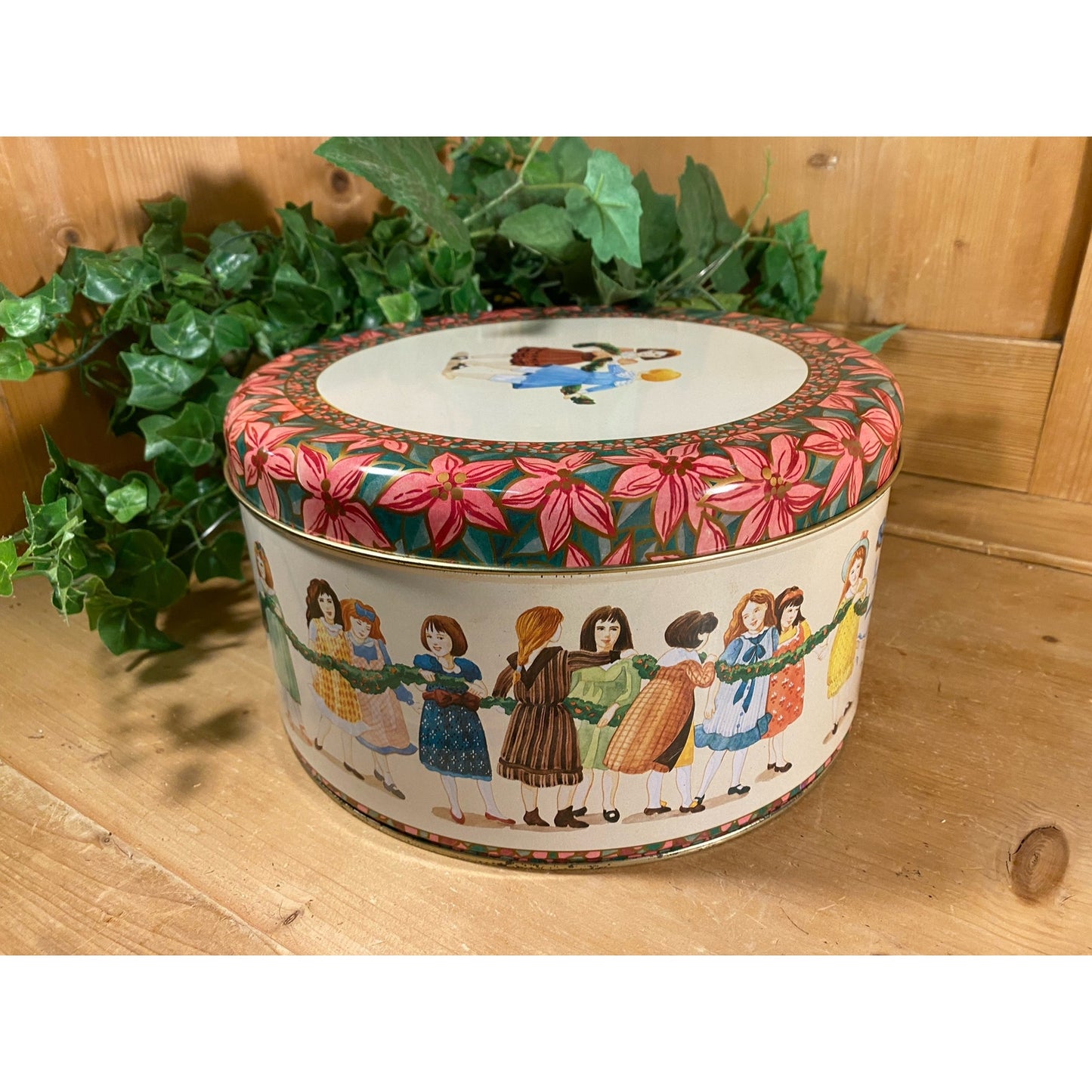Vintage Tin: Panettone Farcito con Crema Al Cioccolato | 1993 | Round Christmas Tin | Vintage Advertising | Farmhouse | Girls with Garland