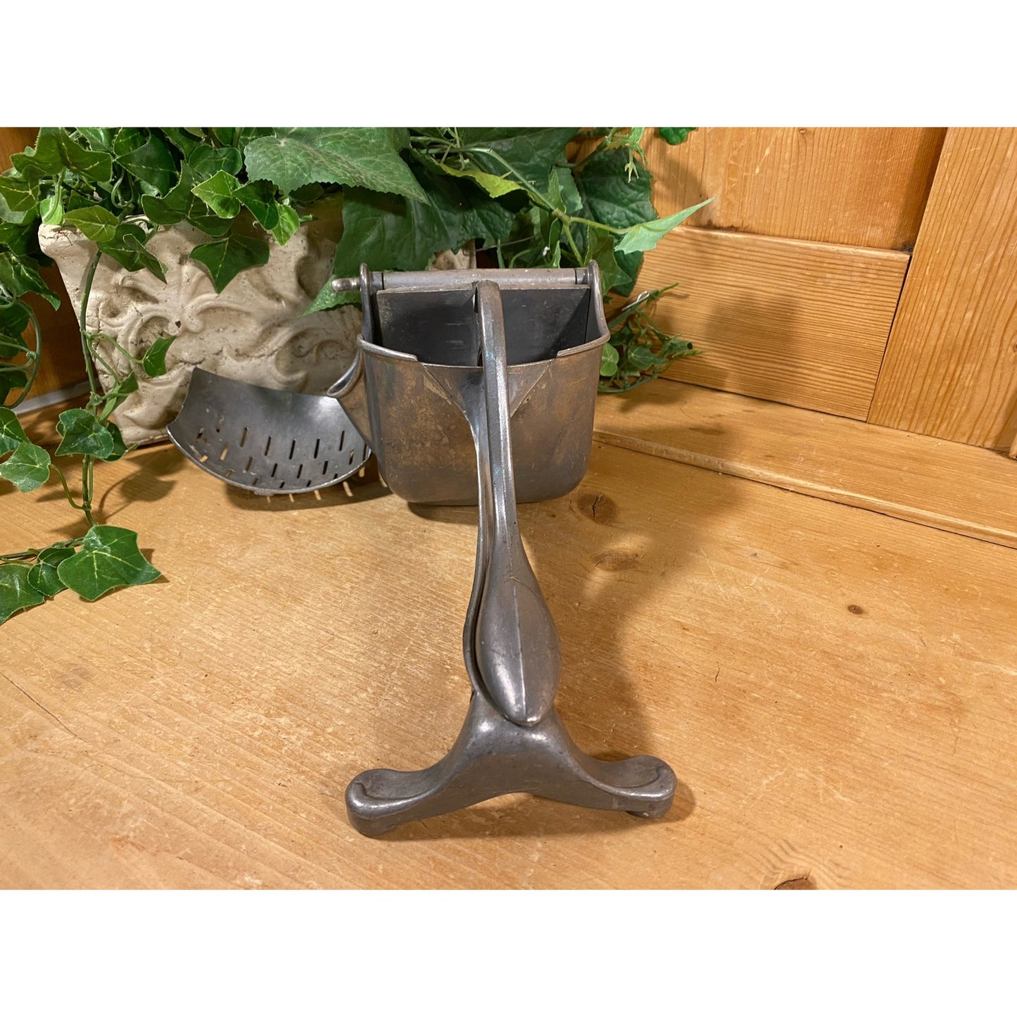 Metal WearEver Aluminum Juicer | Midcentury Modern Kitchen Decor | MCM Decor | Midcentury Metal Manual Juicer | Retro Kitchen Gadget