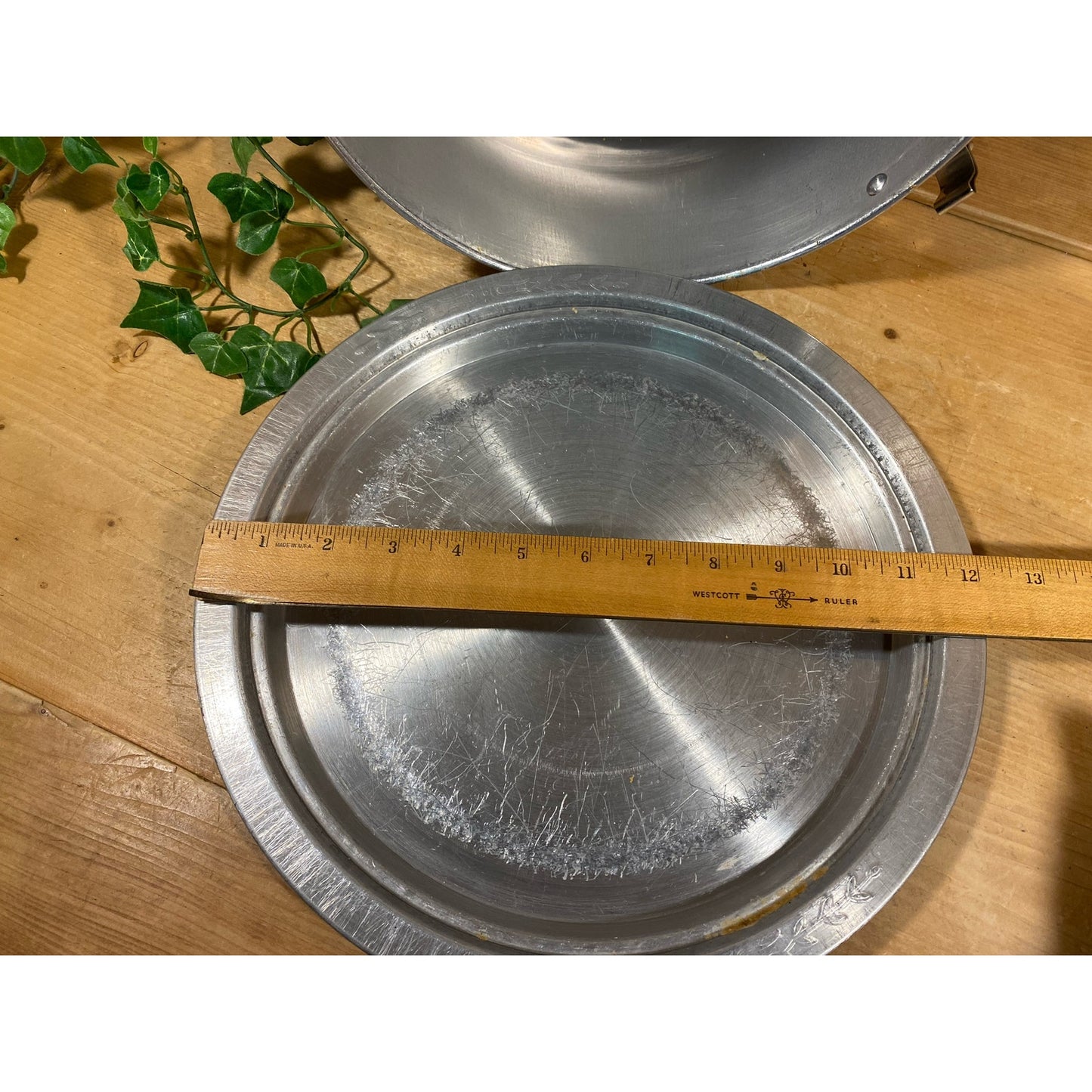 Vintage Aluminum Cake Keeper | Metal Cake Plate with Cover | Round Aluminum Cake Carrier | Midcentury Modern Kitchen Decor | Cottagecore