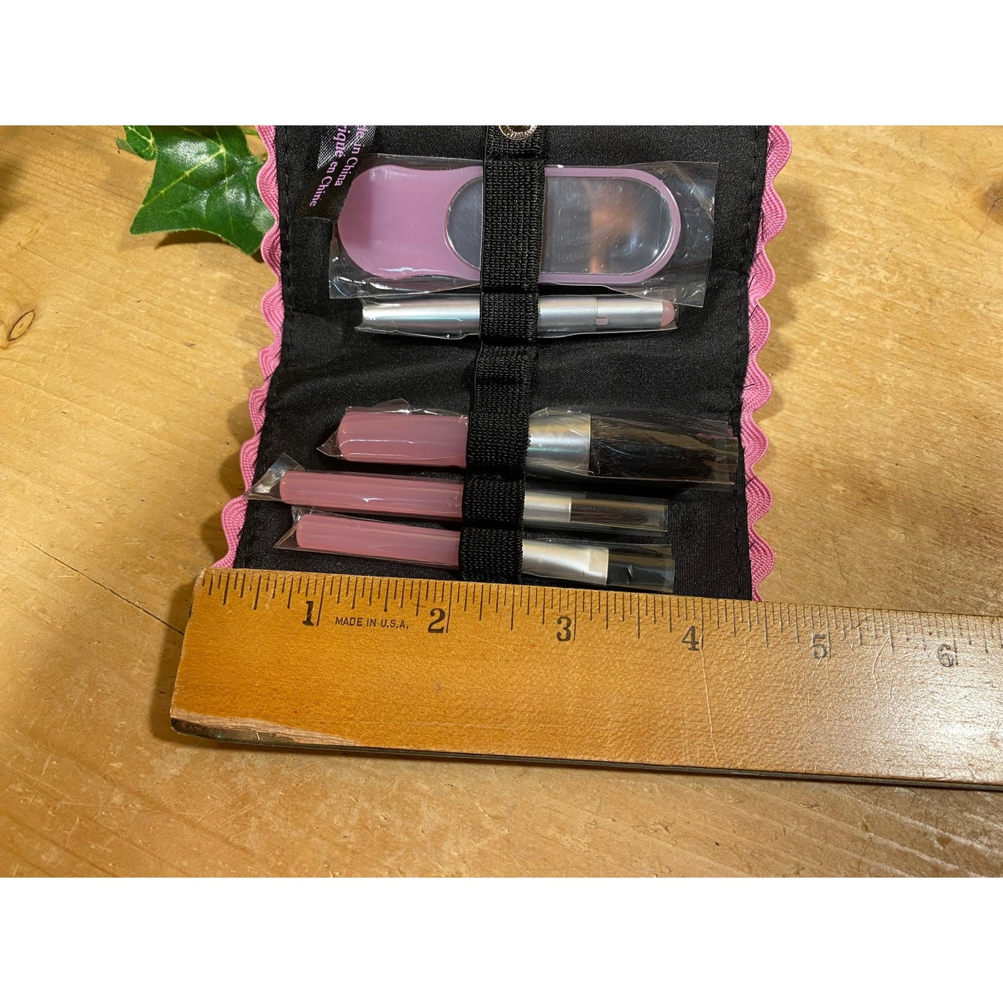 Vintage Mary Kay Signature 5-Piece Mini Makeup Brush Set and Mirror | Unused Condition | Purse/Travel Size Black + Pink Makeup Brush Kit