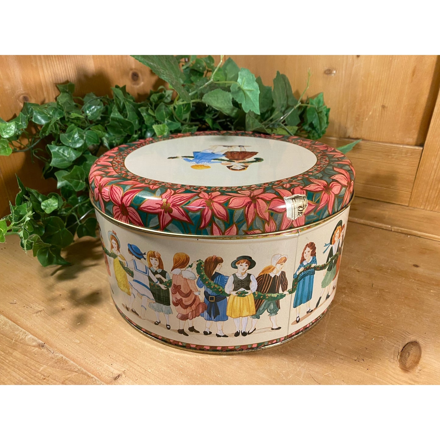 Vintage Tin: Panettone Farcito con Crema Al Cioccolato | 1993 | Round Christmas Tin | Vintage Advertising | Farmhouse | Girls with Garland