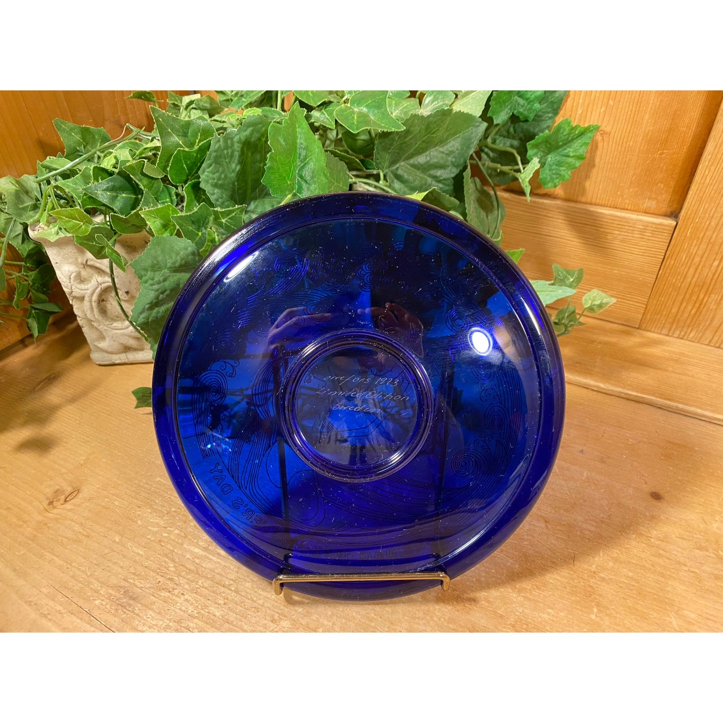 Vintage Swedish Cobalt Blue Glass Mother's Day Plate | 1973 | Orrefors | Sweden | Limited Edition | Blue and Gold | 1970s Collectible Plate