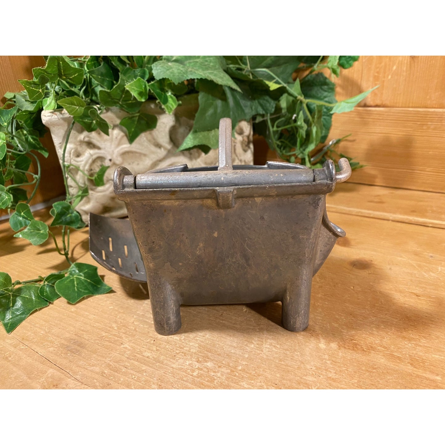 Metal WearEver Aluminum Juicer | Midcentury Modern Kitchen Decor | MCM Decor | Midcentury Metal Manual Juicer | Retro Kitchen Gadget