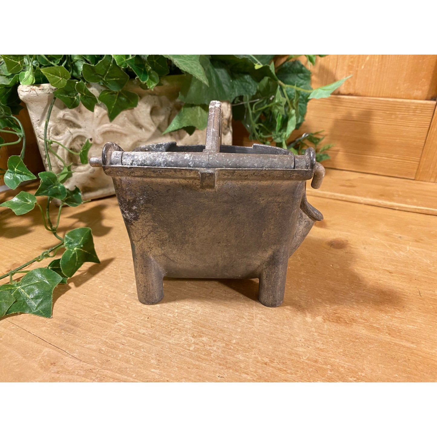 Metal WearEver Aluminum Juicer | Midcentury Modern Kitchen Decor | MCM Decor | Midcentury Metal Manual Juicer | Retro Kitchen Gadget