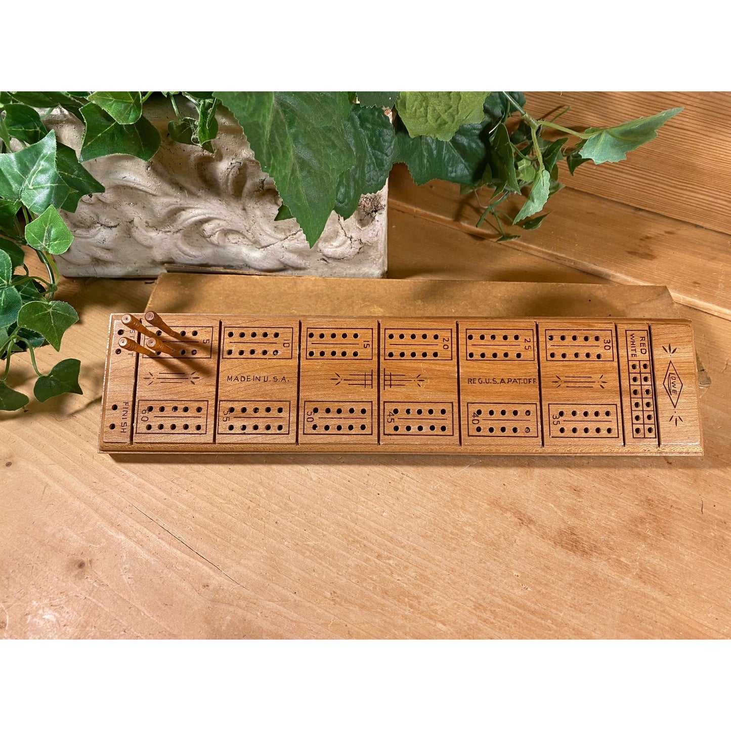 Vintage Wooden Lowe Cribbage Board | Wood Cribbage Board (no cover on peg holder) | Vintage Wooden Cribbage Board | Classic Board Games